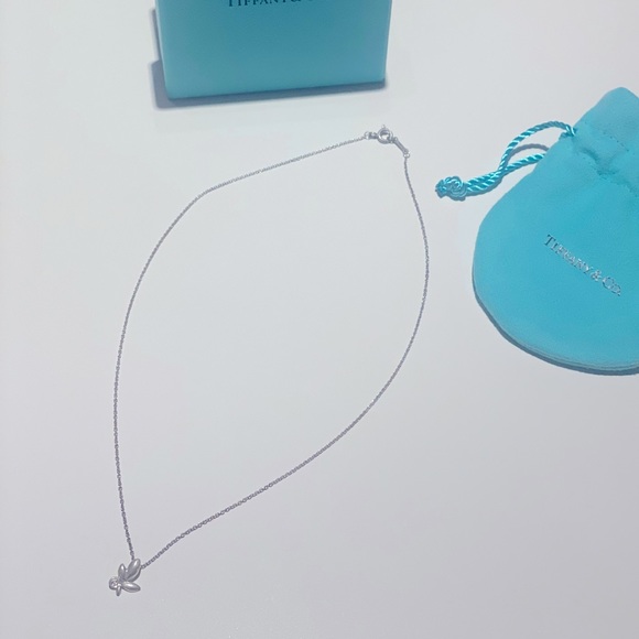 SOLD. Tiffany & Co - Paloma Picasso Olive Leaf Pendant - Picture 3 of 3